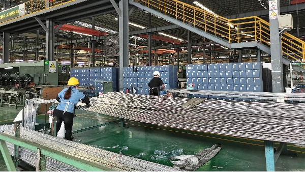 不銹鋼裝飾管和不銹鋼工業(yè)管之間有什么不同？